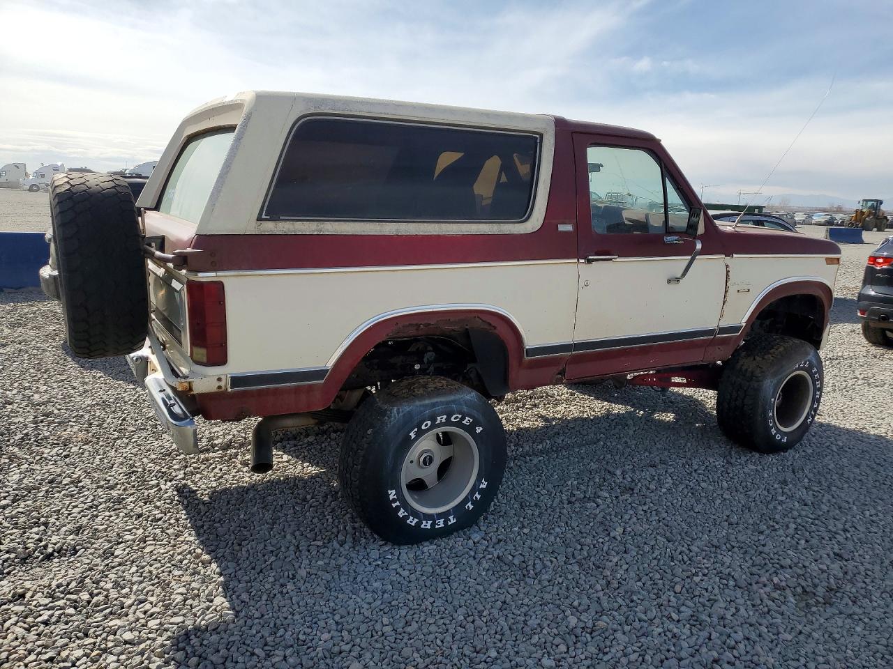 1982 Ford Bronco VIN 1FMEU15F5CLA01592 photo 3