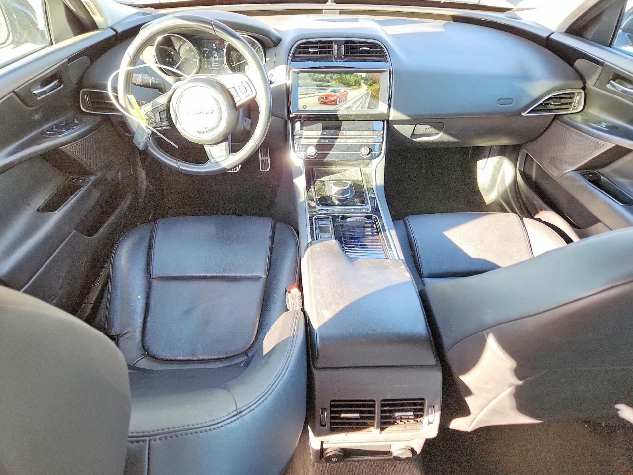 2019 Jaguar Xe VIN SAJAR4FX1KCP49852 photo 8