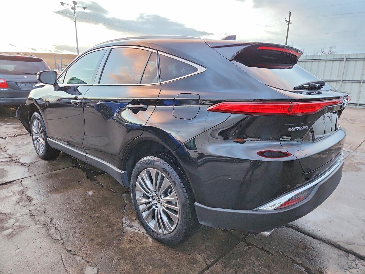 2022 Toyota Venza VIN JTEAAAAH9NJ093416 photo 2