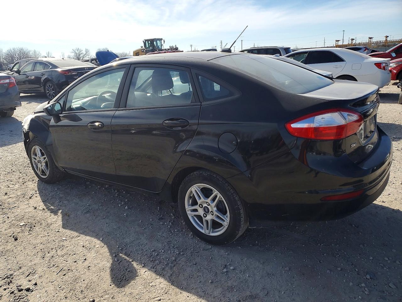 2018 Ford Fiesta VIN 3FADP4BJ8JM126444 photo 2