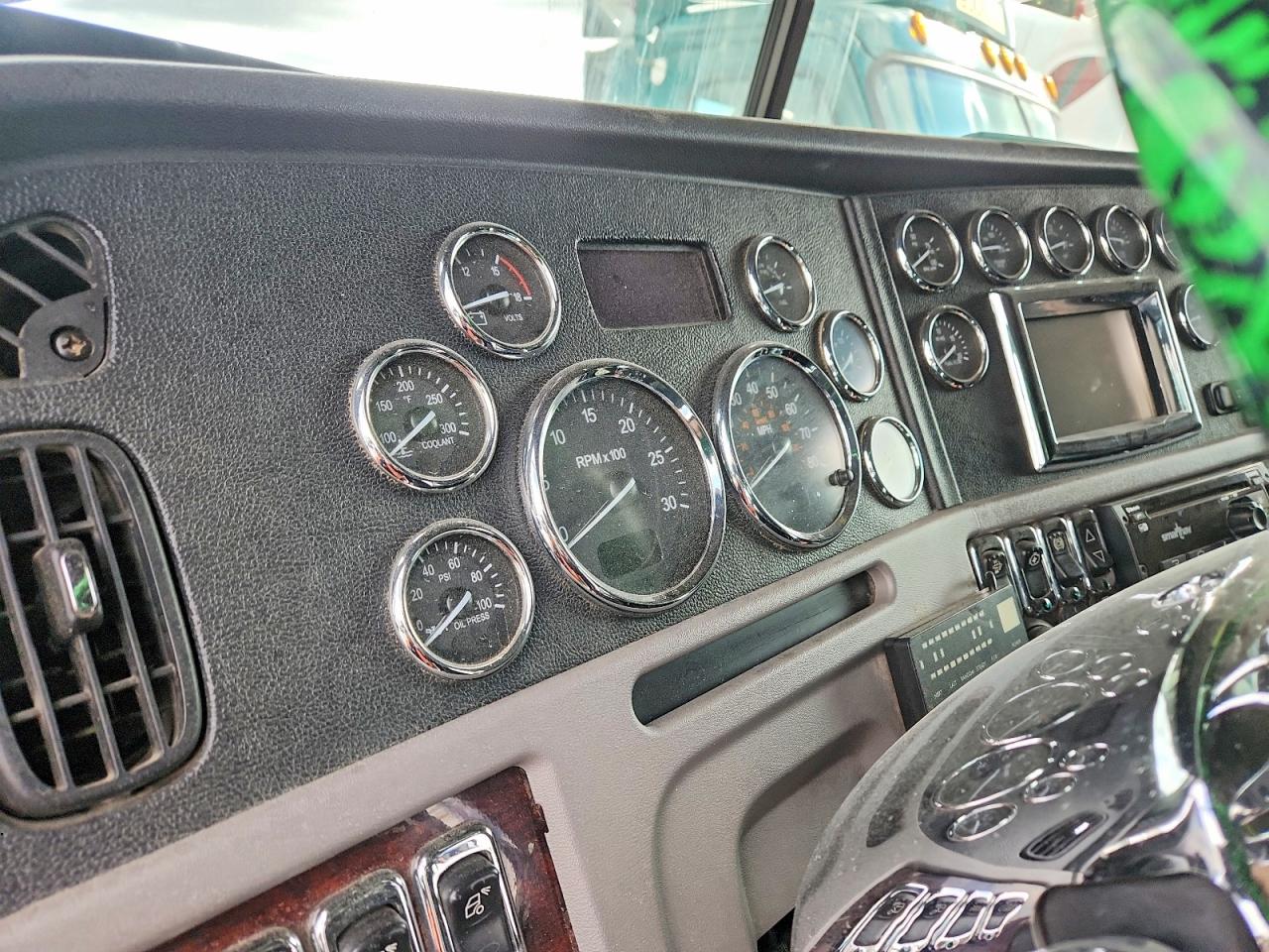 2021 PETERBILT All models VIN 1XPXP49X7MD742975 photo 8