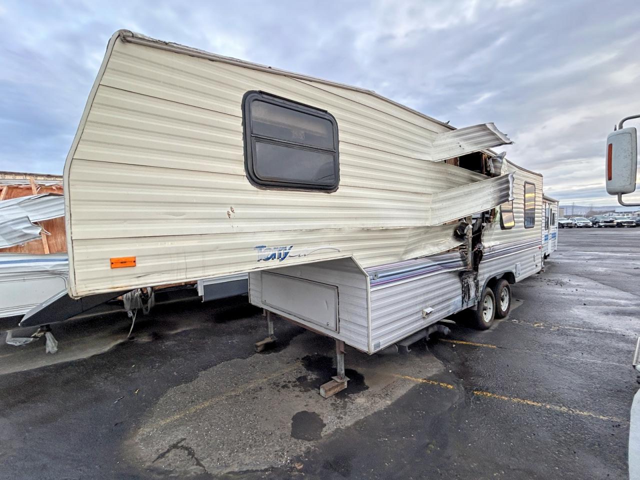 1994 FLEETWOOD All models VIN 1EA5H2528R2452674 photo 2