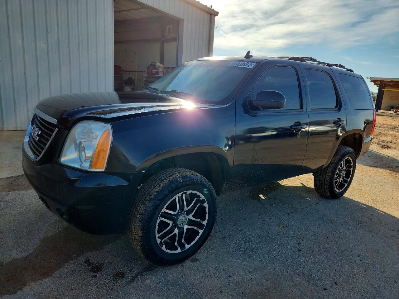 2009 GMC Yukon VIN 1GKFC33099R103252 photo 1