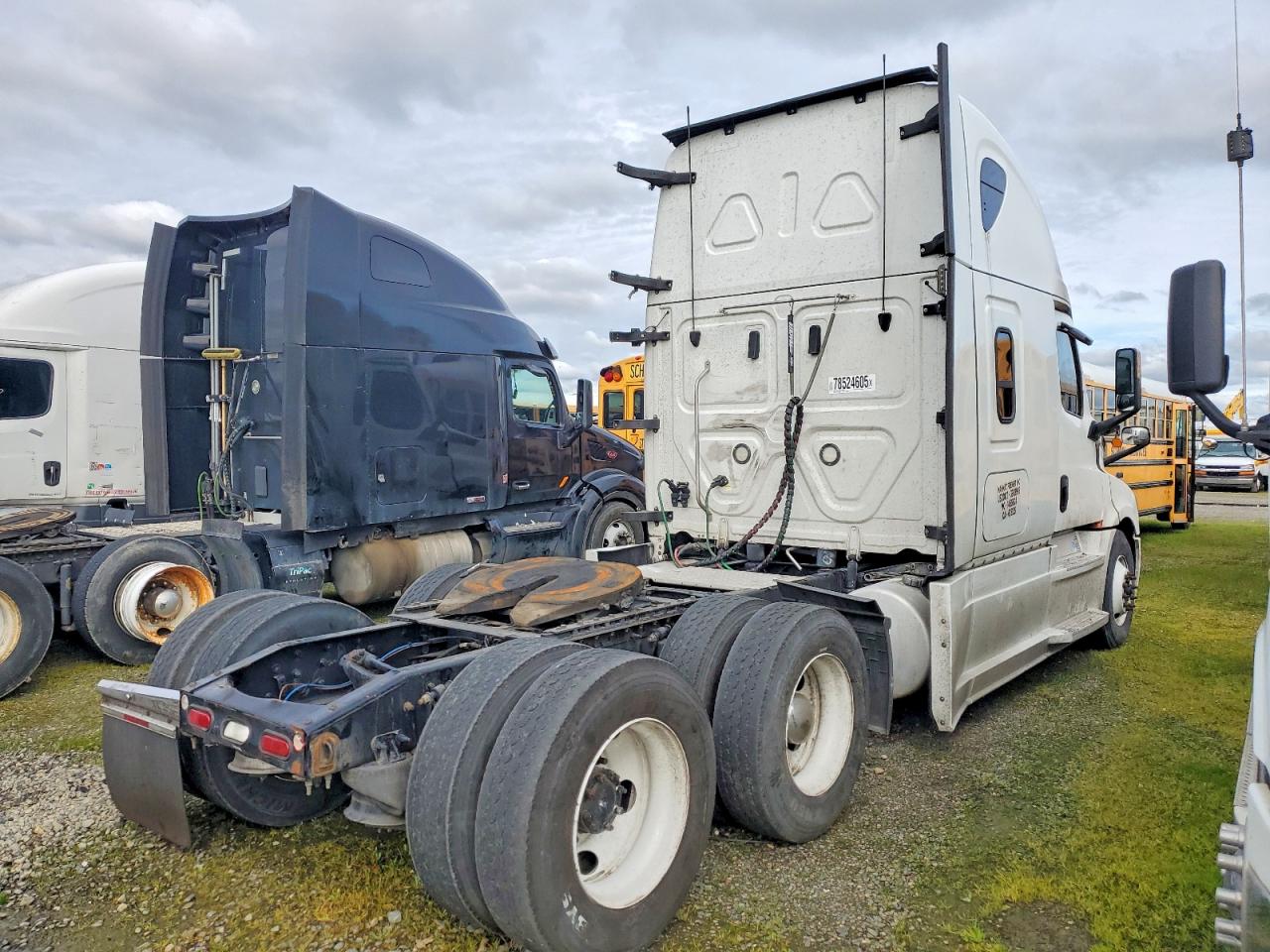 2022 FREIGHTLINER All other VIN 3AKJHHDR4NSNF1597 photo 4
