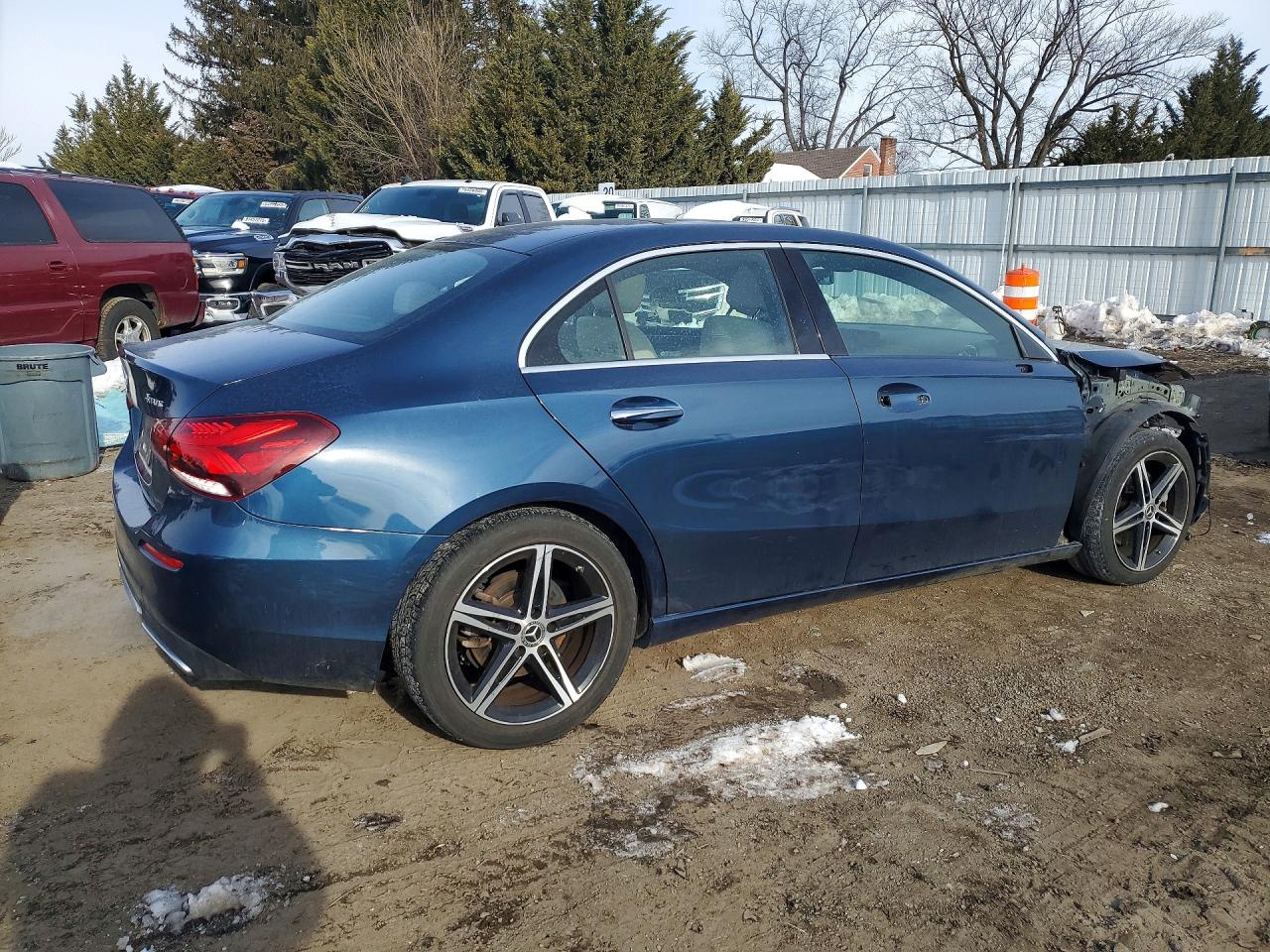 2021 Mercedes-Benz A-class VIN W1K3G4FB5MJ297880 photo 3