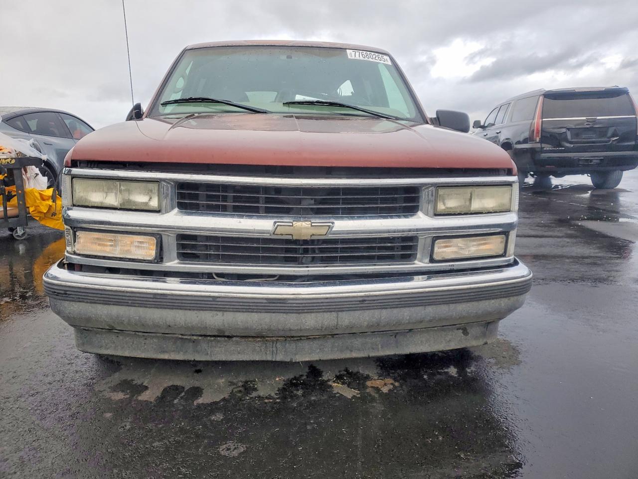 1998 Chevrolet Suburban VIN 3GNEC16R9WG108914 photo 5