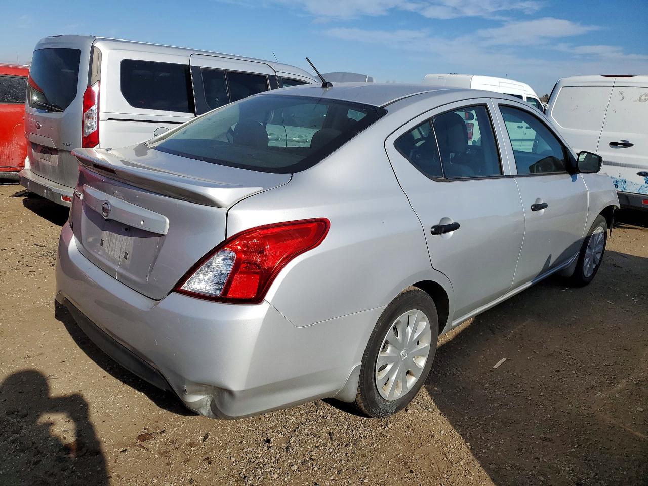 2018 NISS Versa s pl VIN 3N1CN7APXJL852771 photo 3