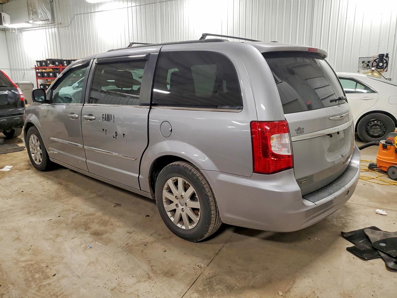 2013 Chrysler Minivan VIN 2C4RC1BG8DR706773 photo 2