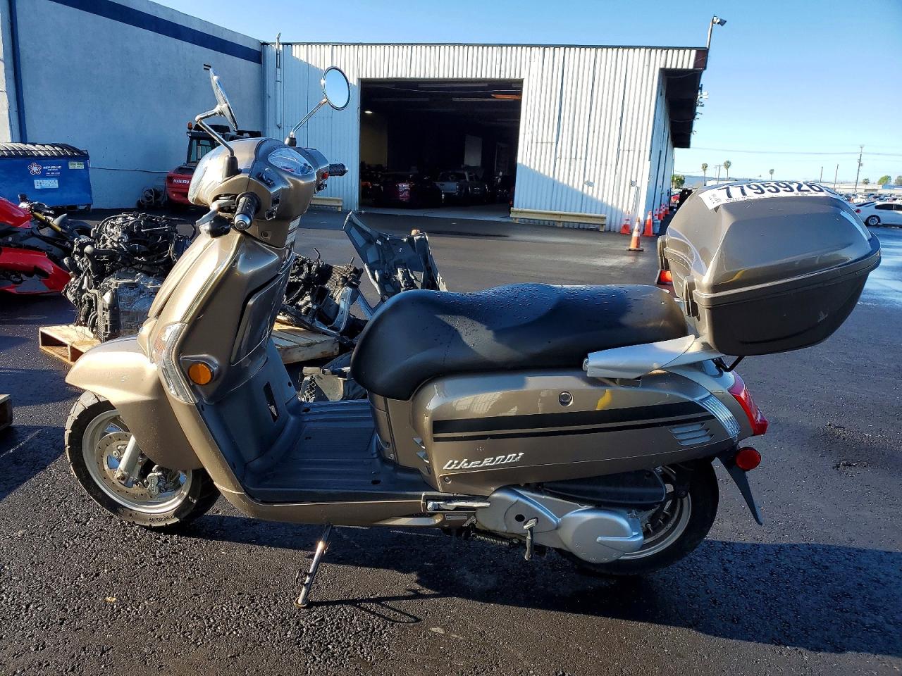 2016 KYMCO Scooter VIN LC2D2H120GC100194 photo 3