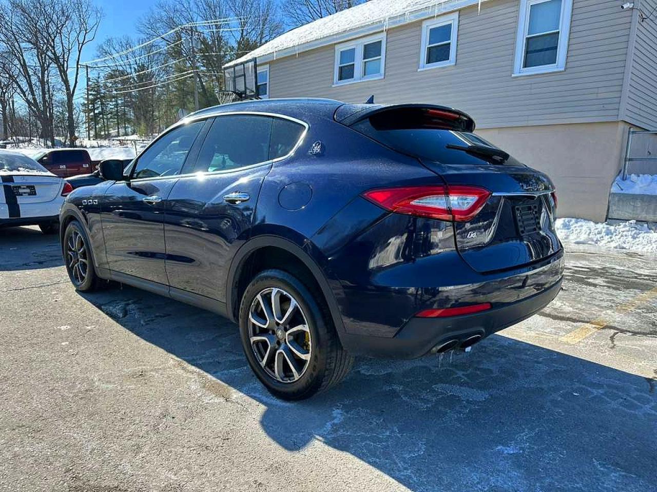 2018 Maserati All models VIN ZN661XUA7JX288447 photo 2