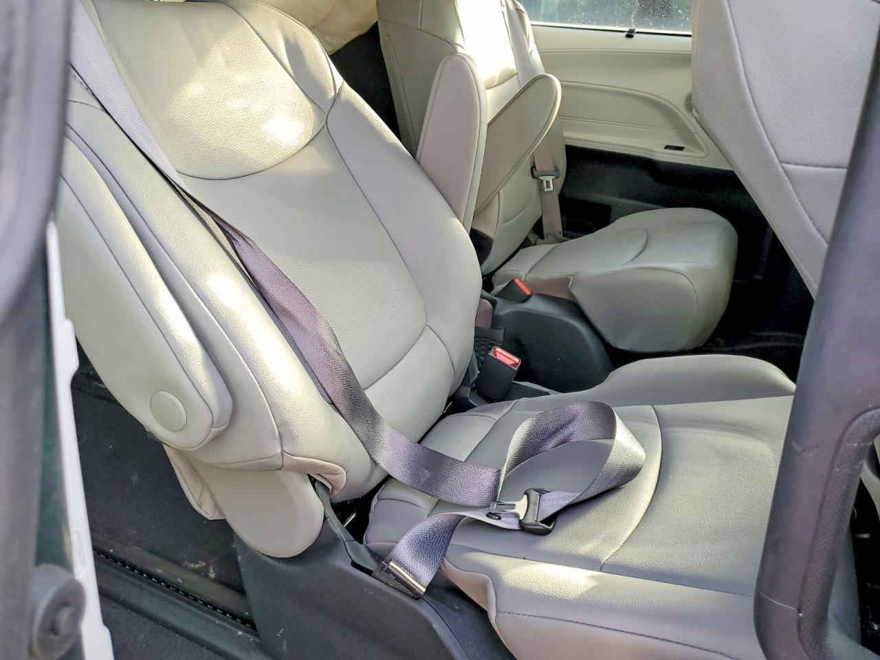 2025 Toyota Sienna VIN 5TDJSKFC3SS199279 photo 11