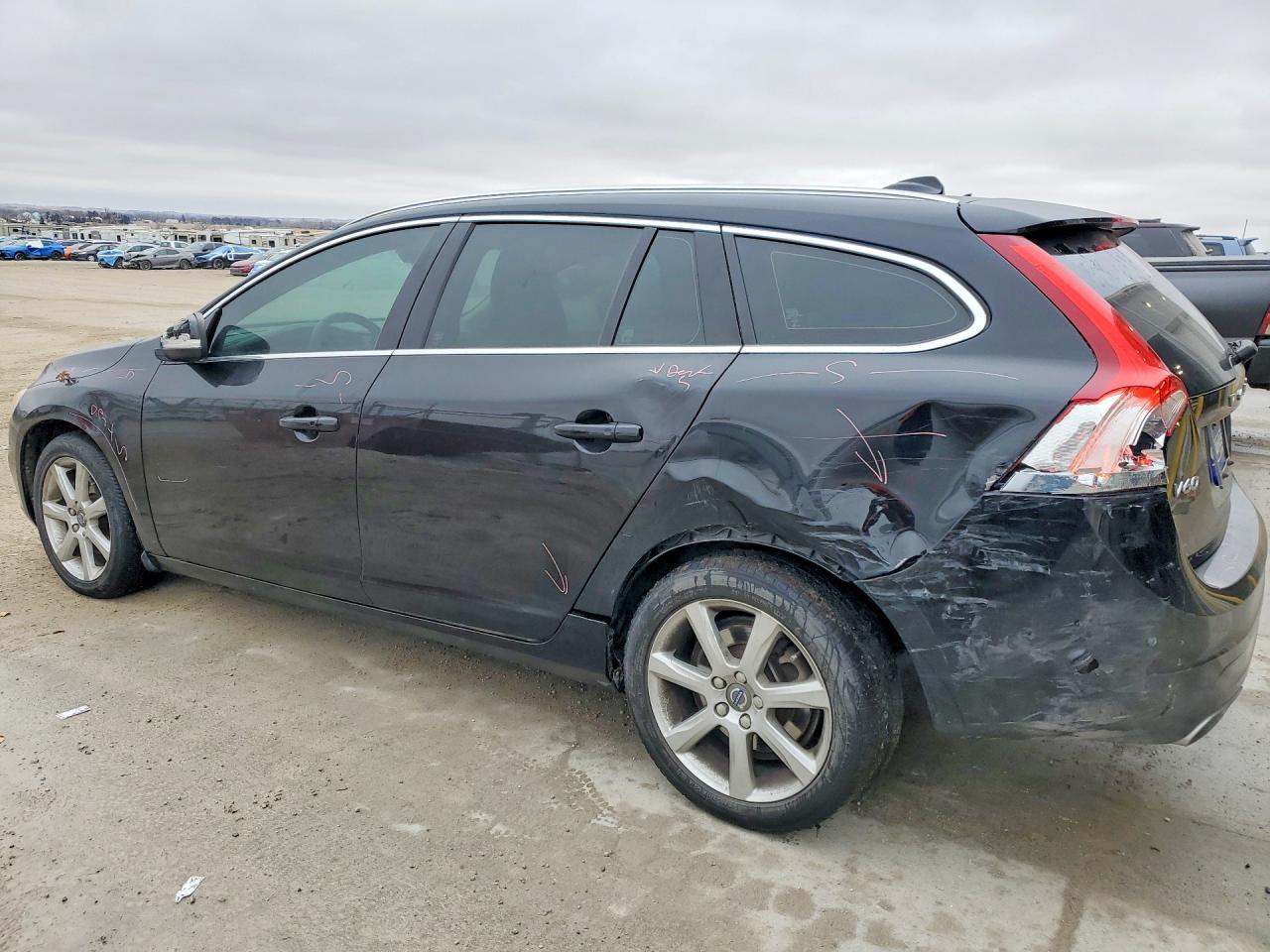 2017 Volvo V60 VIN YV140MEK0H1331468 photo 2
