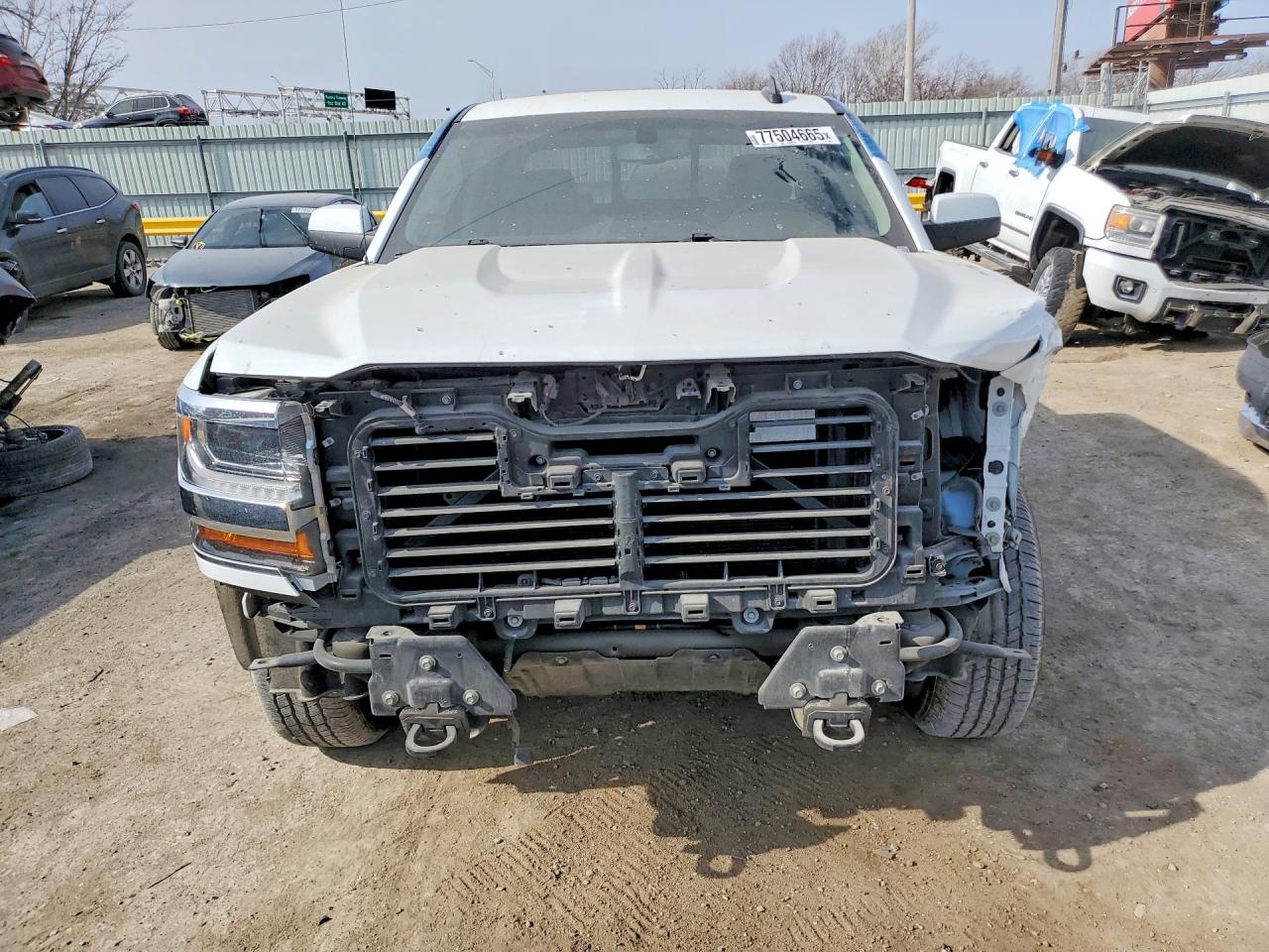 2018 Chevrolet All models VIN 3GCUKREC4JG550642 photo 5