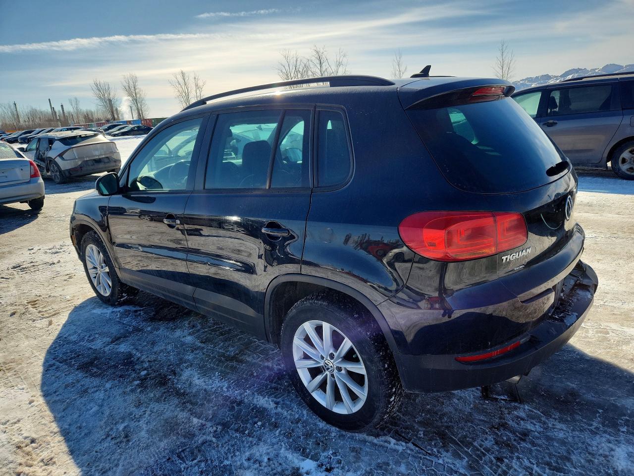 2015 Volkswagen Tiguan VIN WVGHV7AXXFW500659 photo 2