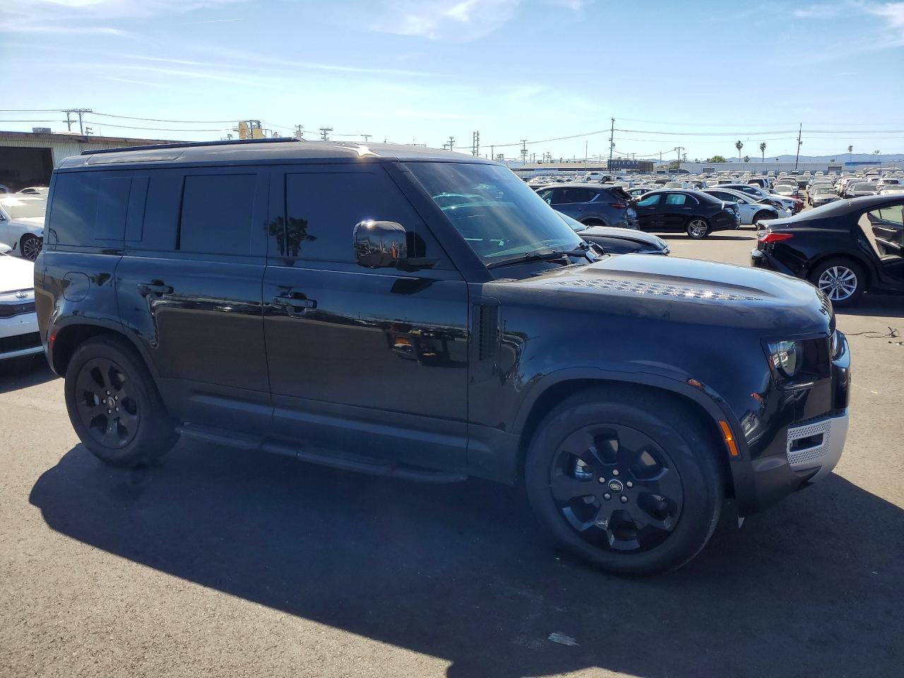 2025 Land Defender VIN SALEJ7EX3S2358808 photo 4