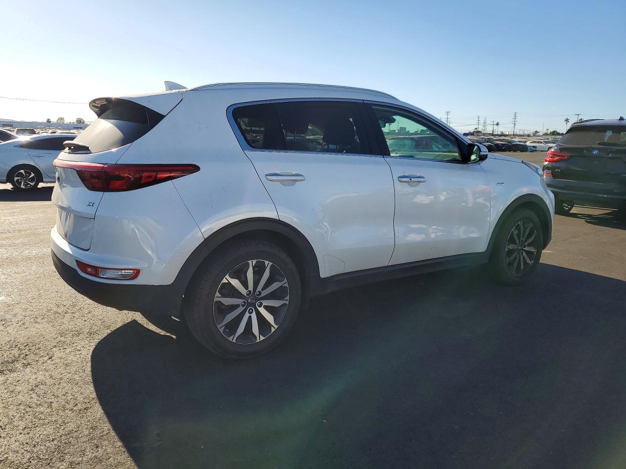2018 Kia Sportage VIN KNDPNCAC1J7428663 photo 3