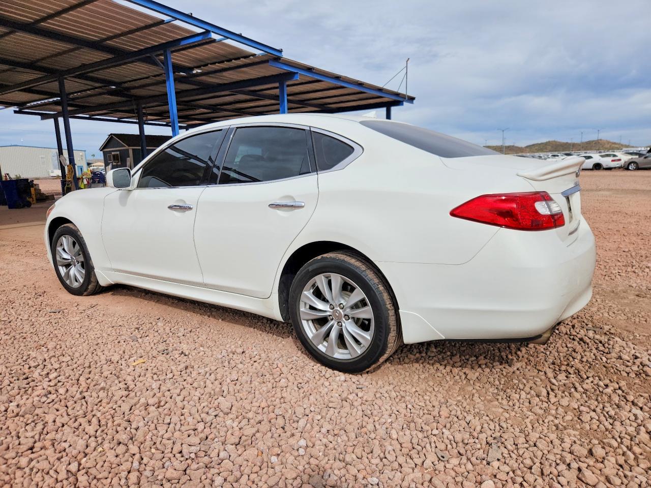 2011 Infiniti M56 VIN JN1AY1AR8BM570455 photo 2