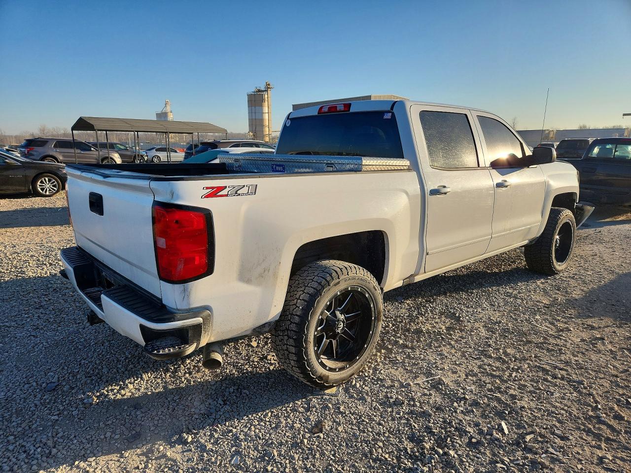 2018 Chev All models VIN 3GCUKREC8JG353683 photo 3