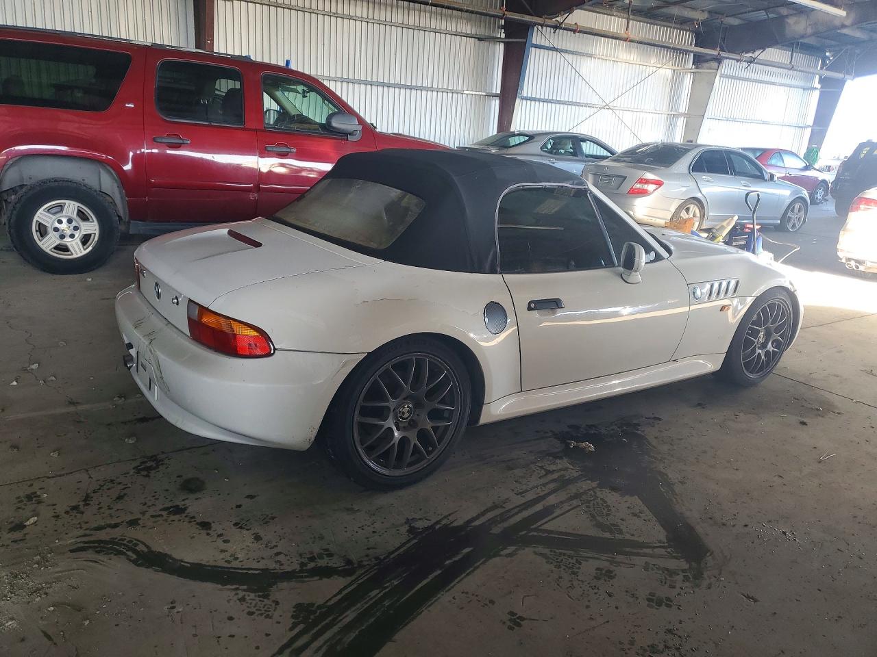 1998 BMW Z3 VIN 4USCJ3333WLG20573 photo 3