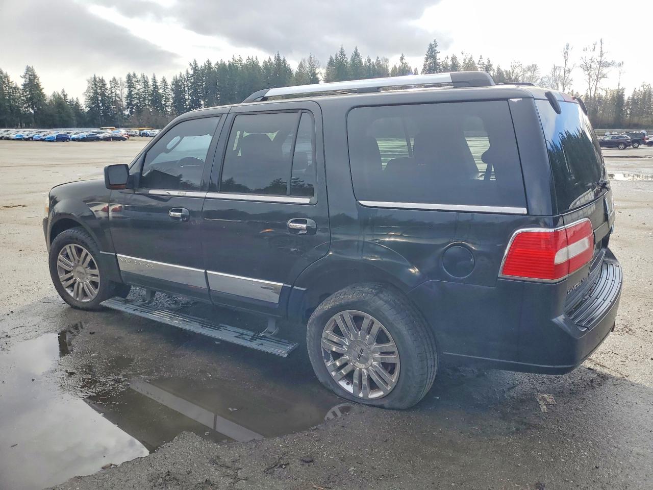 2008 Lincoln Navigator VIN 5LMFU285X8LJ07893 photo 2