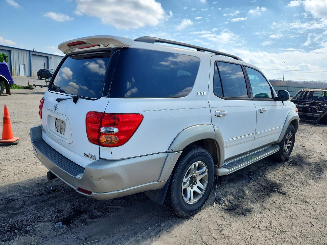 2004 Toyota Sequoia VIN 5TDZT34A04S232877 photo 3