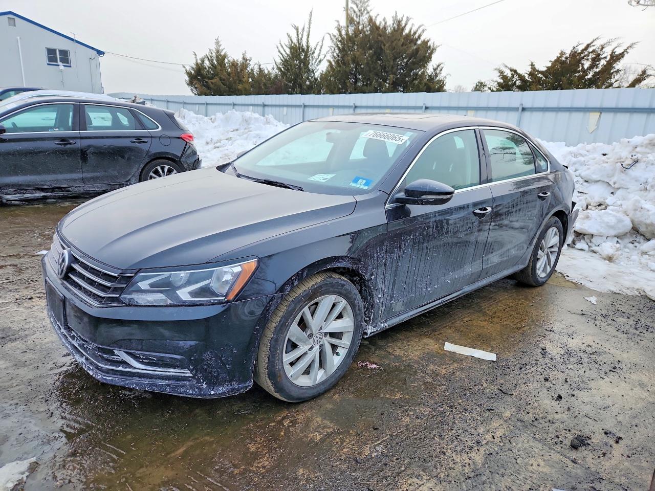 2018 Volkswagen Passat VIN 1VWBA7A34JC010826 photo 1
