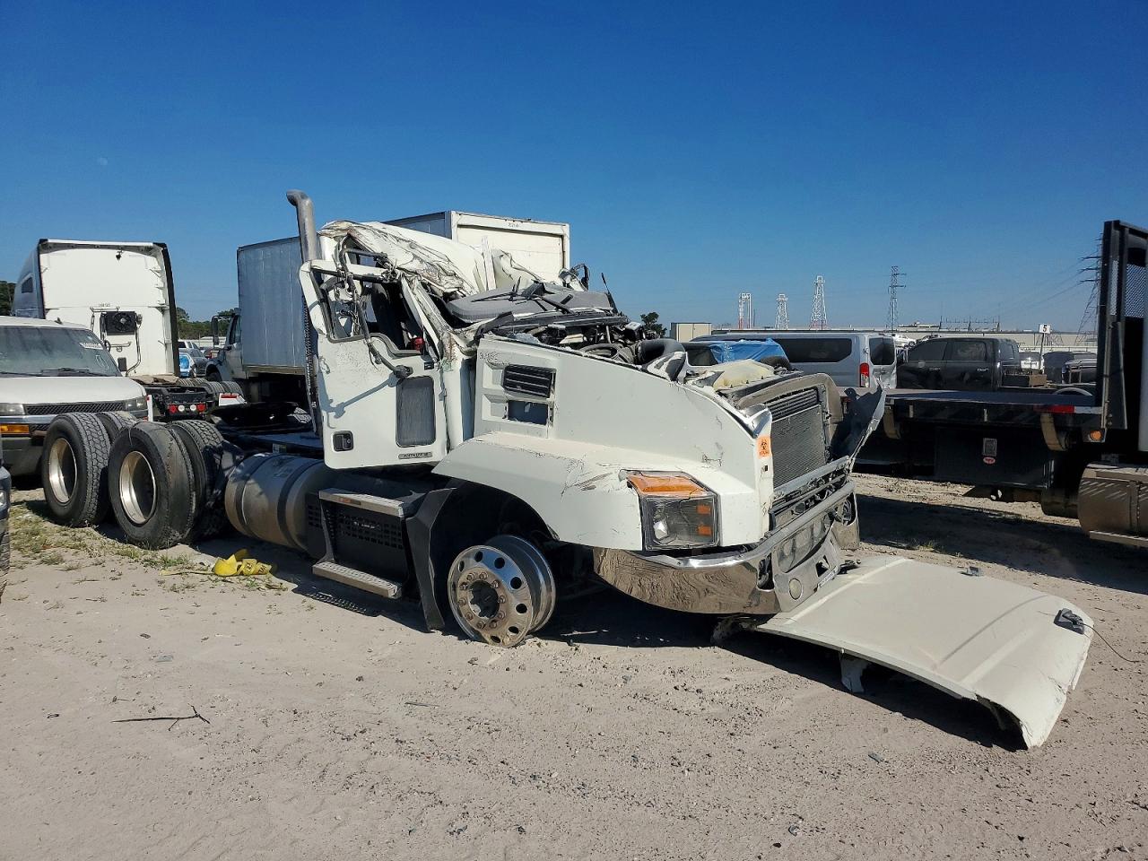 2023 MACK All other VIN 1M1AN4GY3PM031545 photo 1