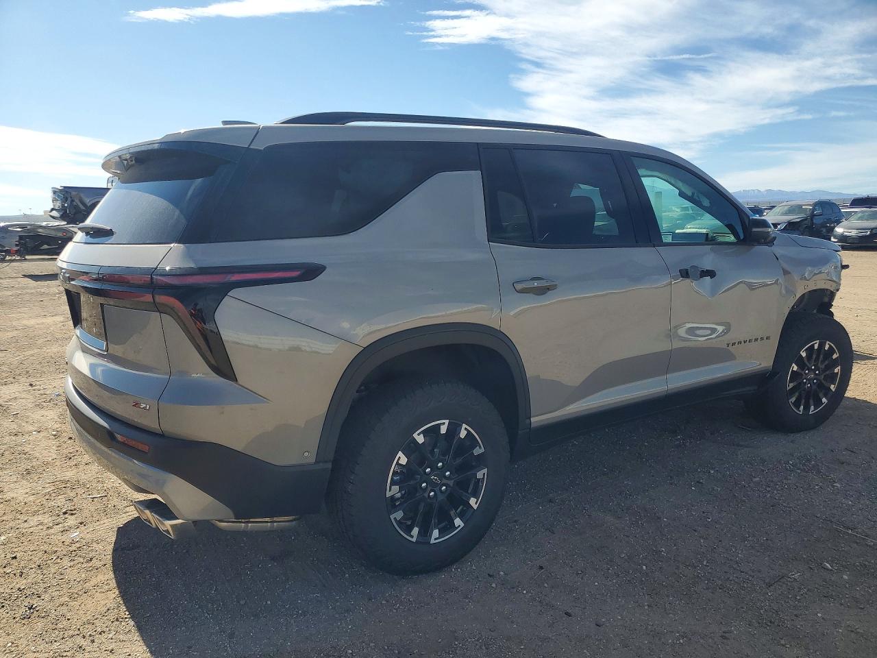 2026 Chevrolet Traverse z VIN 1GNEVJKS4TJ230285 photo 3