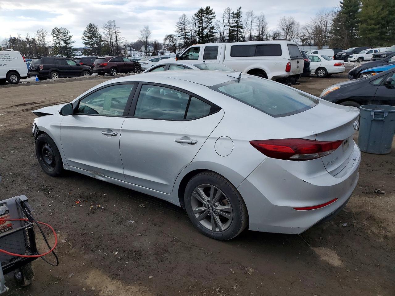 2018 Hyundai Elantra VIN 5NPD84LF3JH303814 photo 2