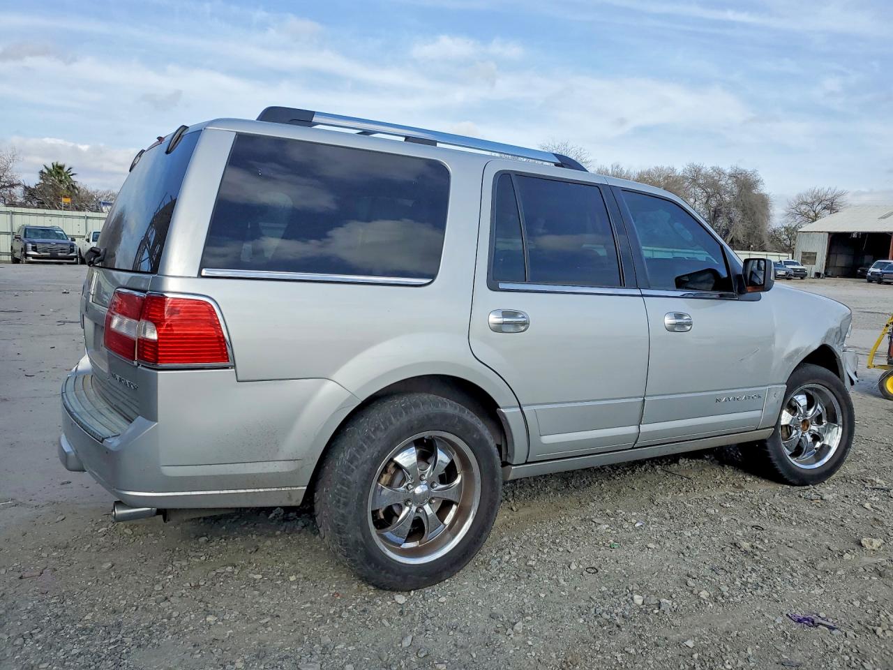 2013 Lincoln Navigator VIN 5LMJJ2H59DEL02725 photo 3