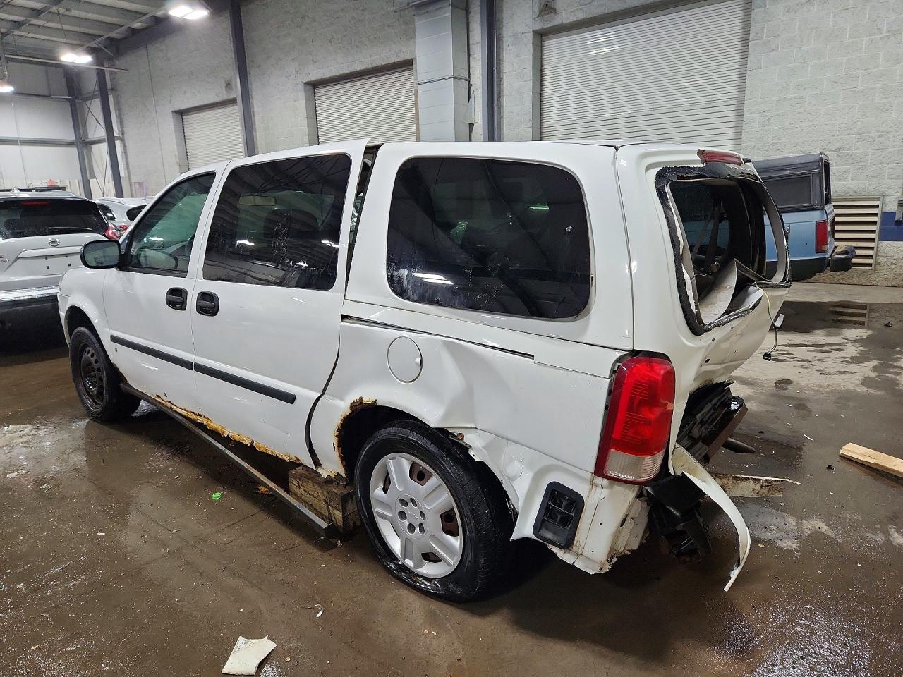 2008 Chevrolet Uplander VIN 1GNDV23WX8D169761 photo 2