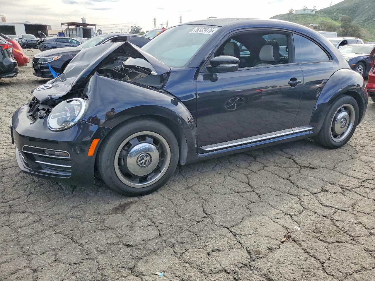2018 Volkswagen Beetle VIN 3VWFD7ATXJM706050 photo 1