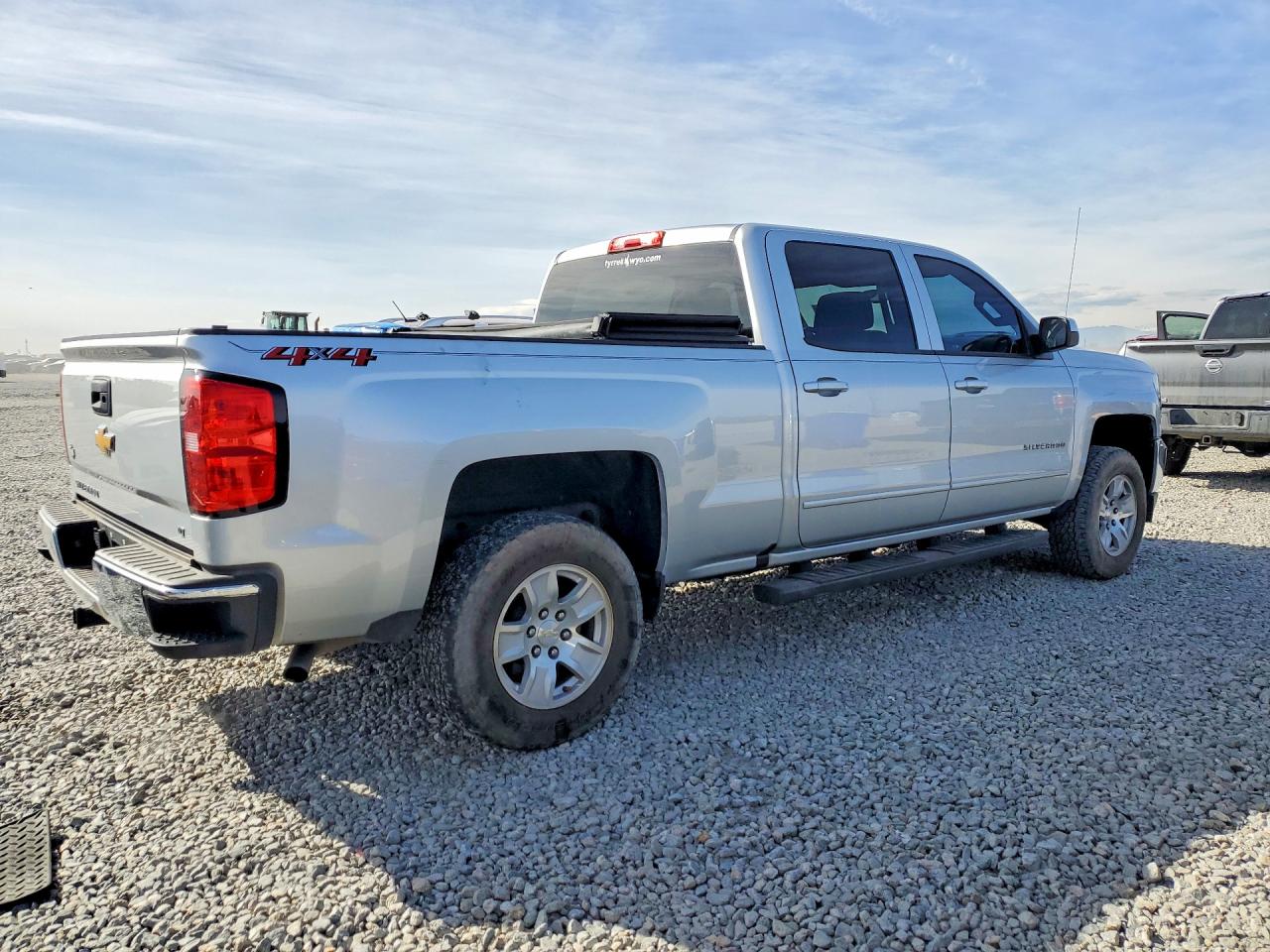 2018 Chevrolet All models VIN 1GCUKREC1JF223097 photo 3