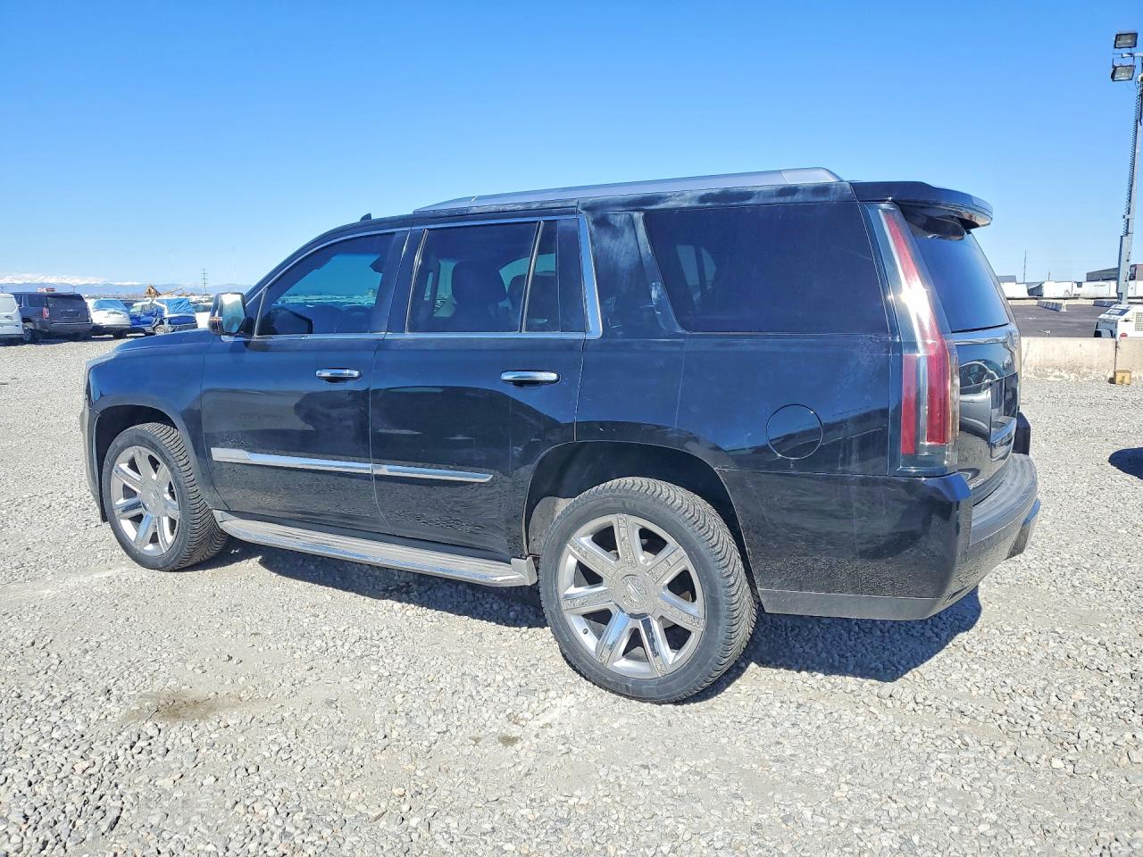 2015 Cadillac Escalade VIN 1GYS4MKJ9FR554999 photo 2