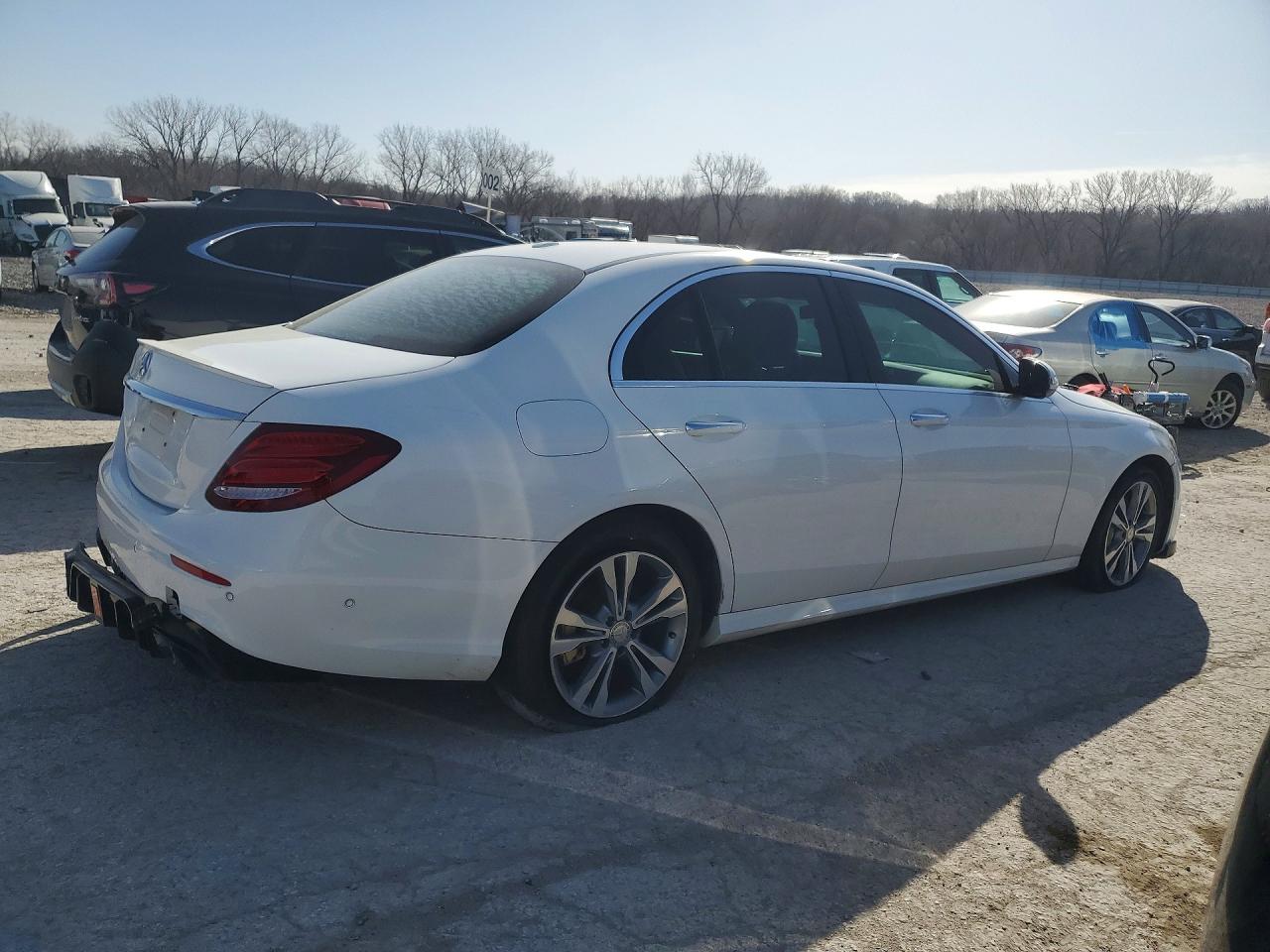 2017 Mercedes-Benz E-class VIN WDDZF4JB7HA089932 photo 3