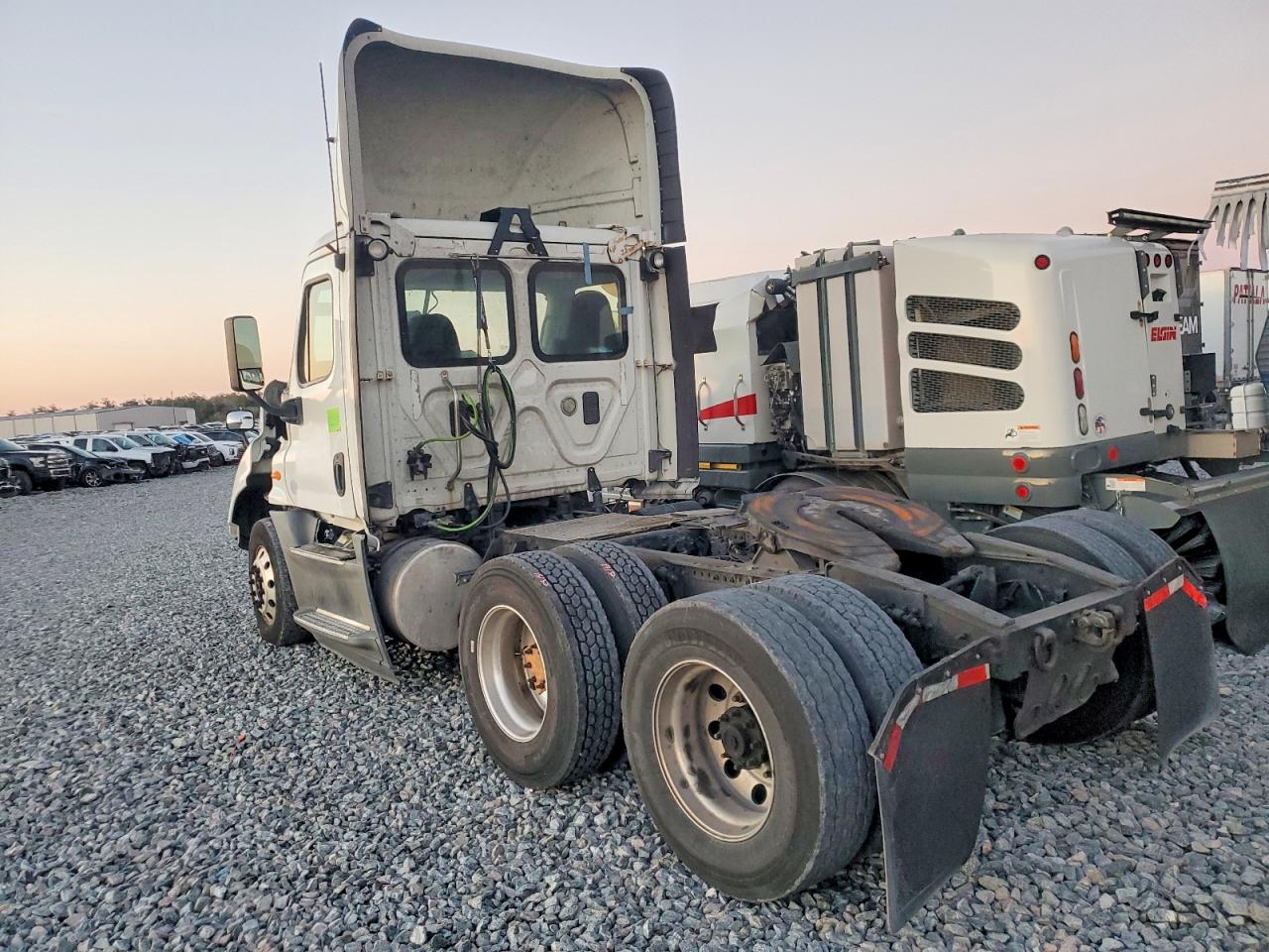 2015 FREIGHTLINER All other VIN 1FUGGED54FLGC1883 photo 3