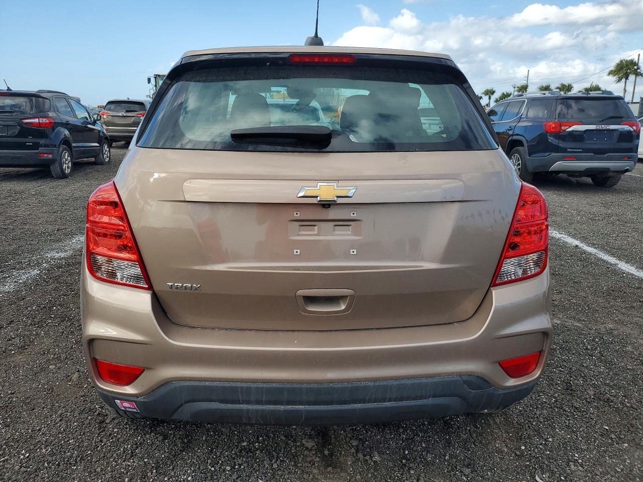 2018 Chevrolet Trax VIN 3GNCJKSB9JL410747 photo 6