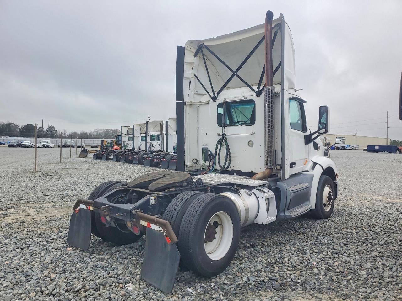 2017 PETERBILT All models VIN 1XPBA48X6HD428477 photo 4