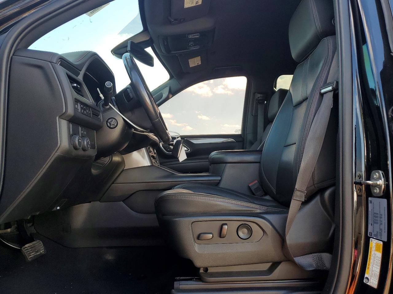 2022 Chevrolet Suburban VIN 1GNSCEKD3NR361035 photo 7