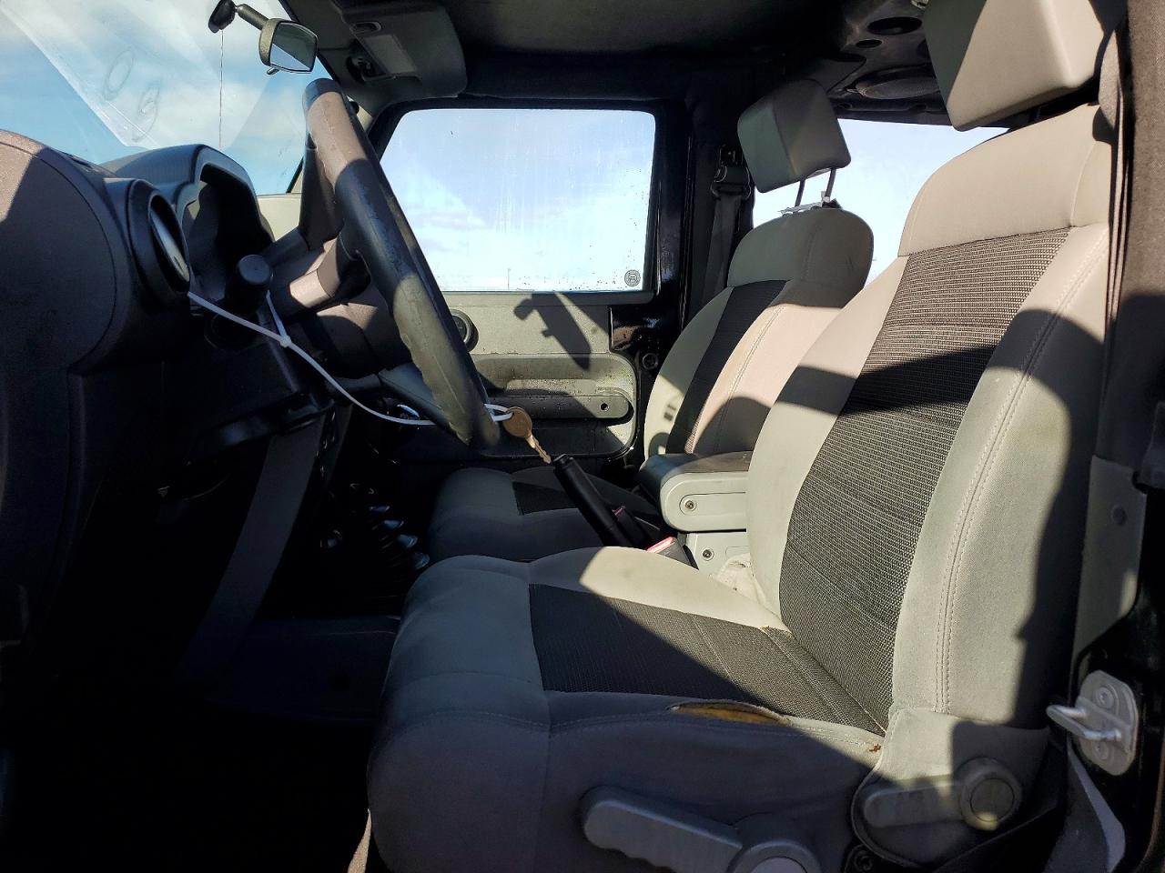 2010 Jeep Wrangler / VIN 1J4AA2D13AL154941 photo 7