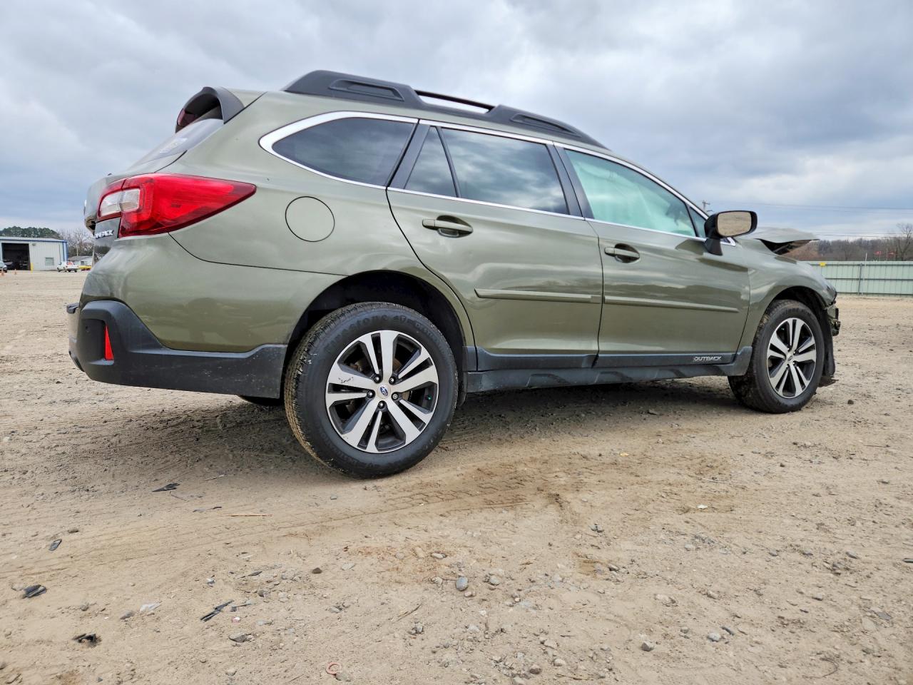 2019 Subaru Outback VIN 4S4BSANC9K3328185 photo 3