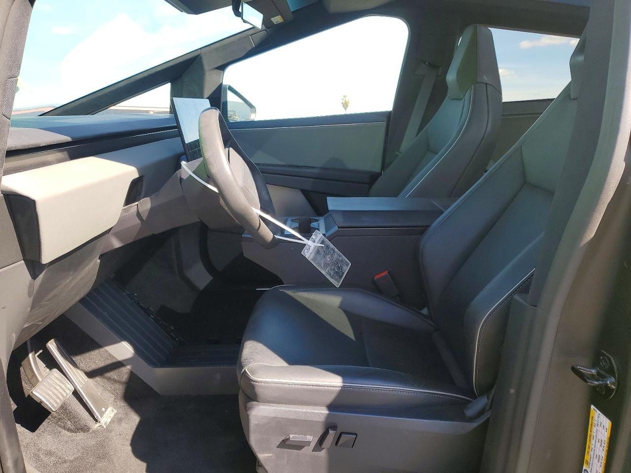 2024 Tesla Cybertruck VIN 7G2CEHED1RA048818 photo 7