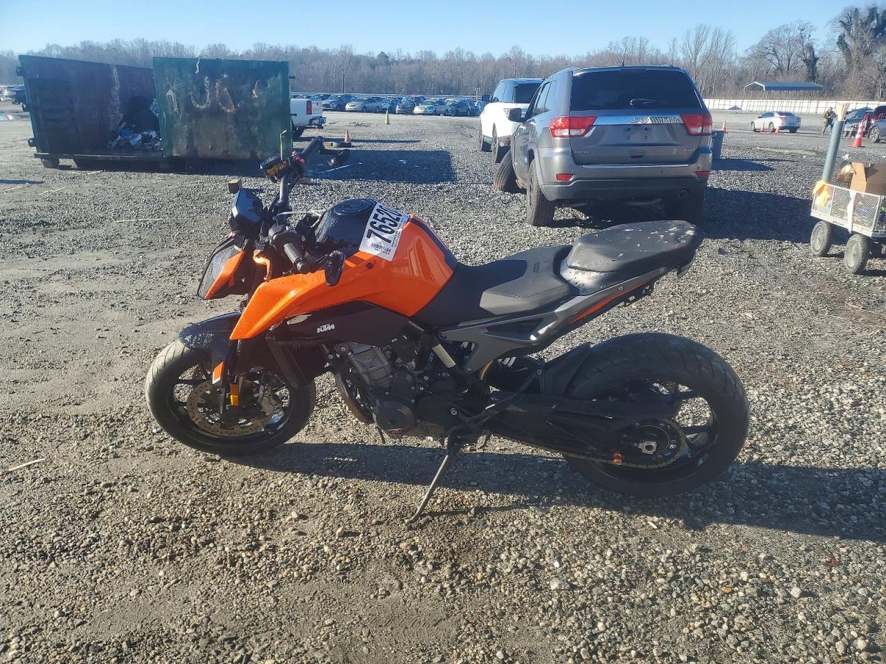 2023 Ktm 790 duke VIN LCETU7408PH700364 photo 3