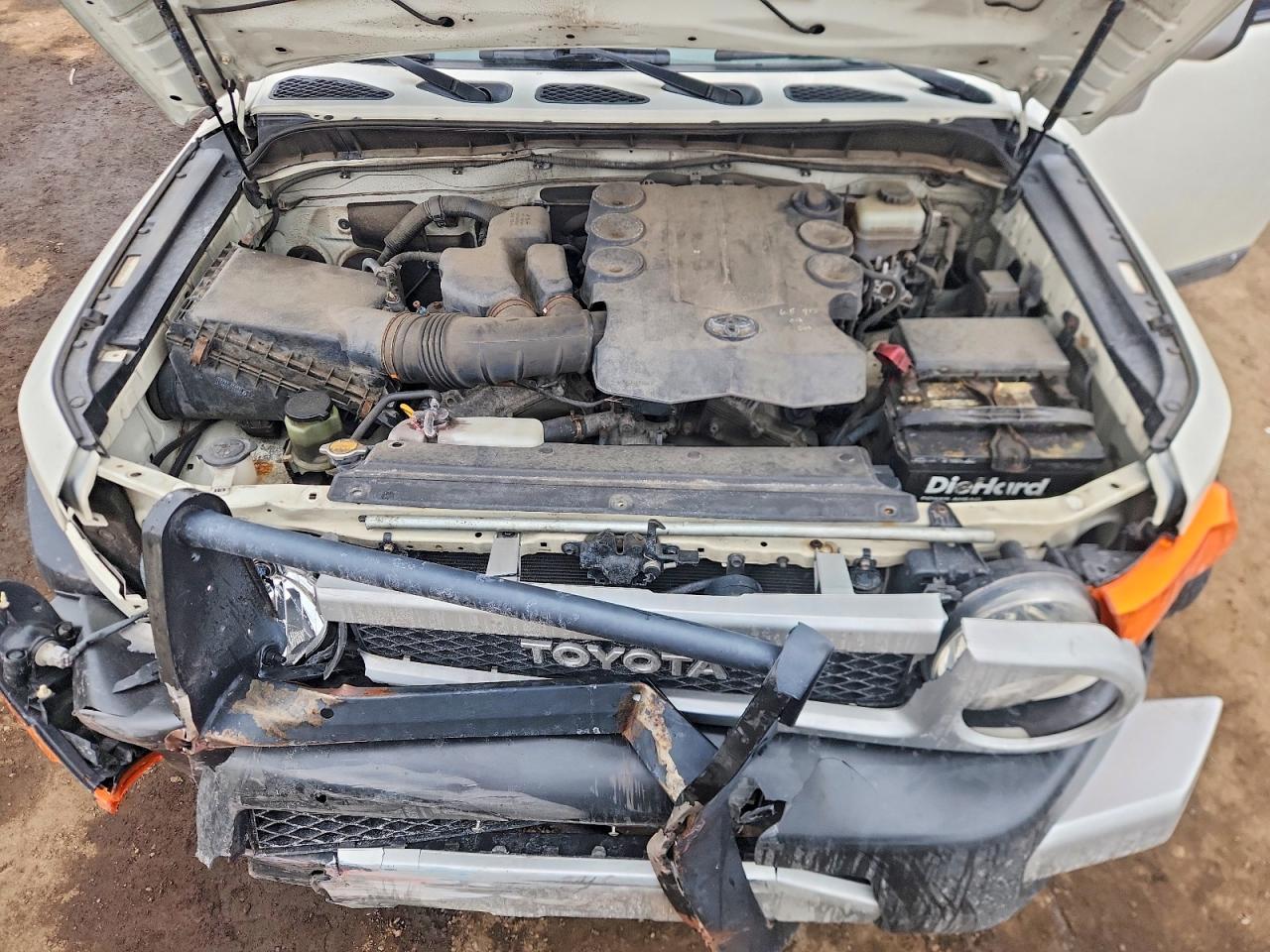 2011 Toyota Fj cruiser VIN JTEBU4BF2BK105342 photo 12