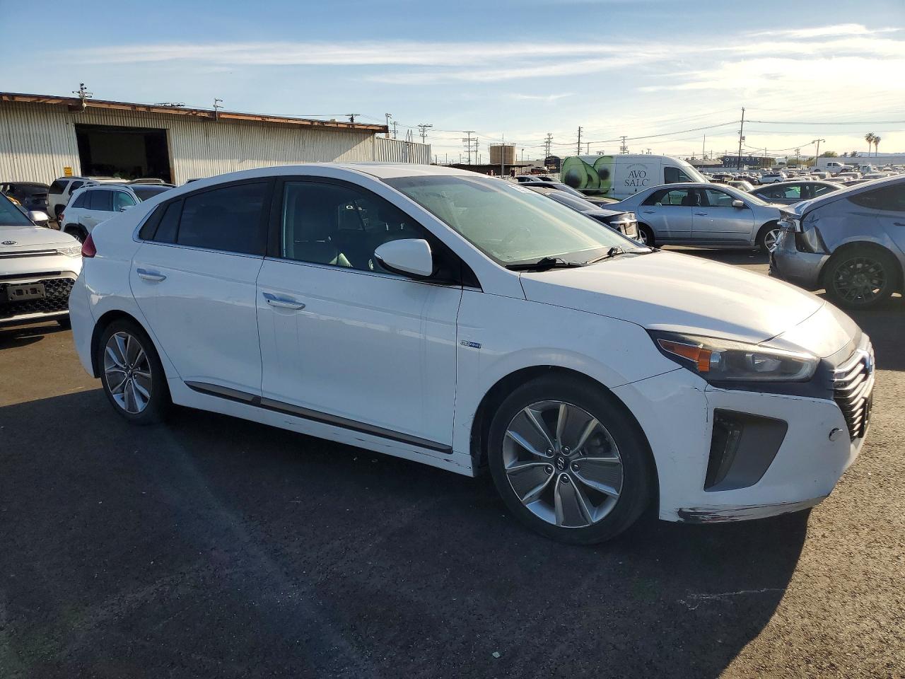 2018 Hyundai Ioniq VIN KMHC85LC3JU064144 photo 4