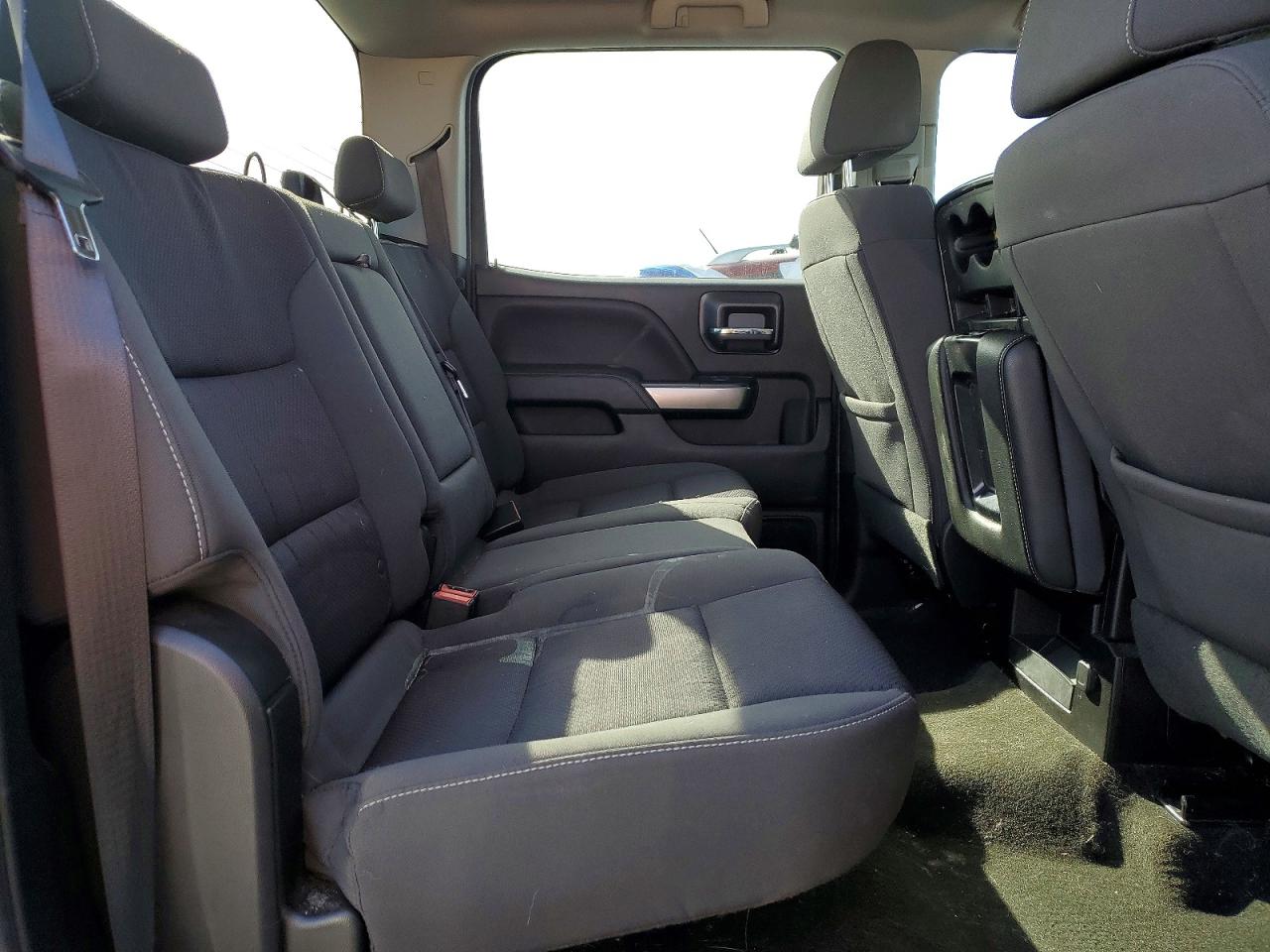 2018 Chevrolet All models VIN 1GCUKREC1JF223097 photo 10