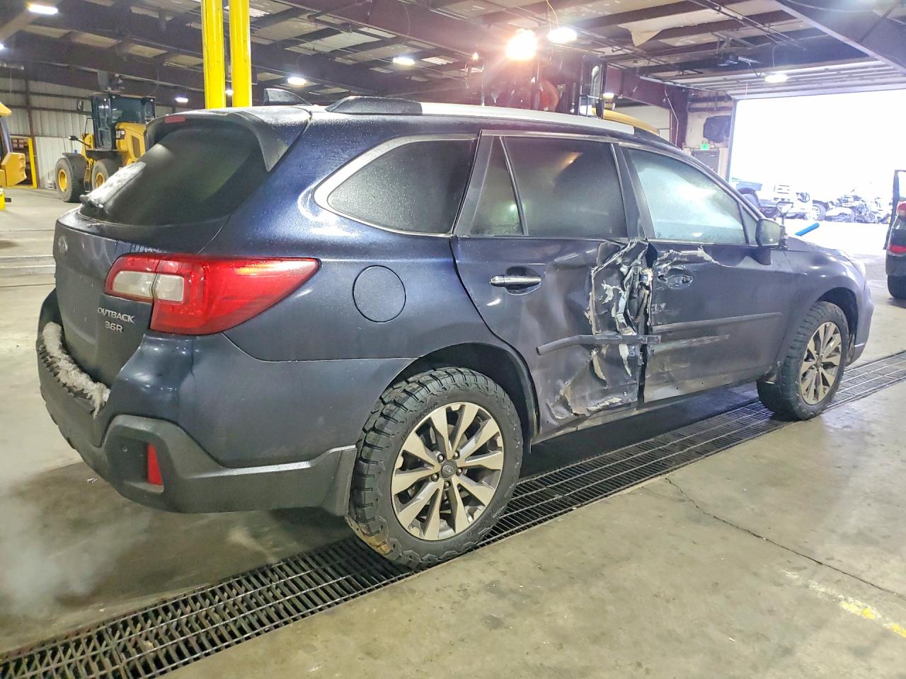 2018 Outback VIN 4S4BSETC6J3342070 photo 3