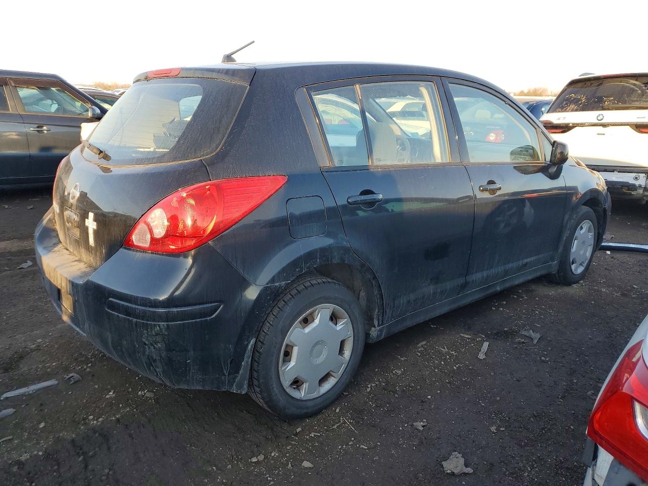 2010 NISS Versa VIN 3N1BC1CP9AL385371 photo 3