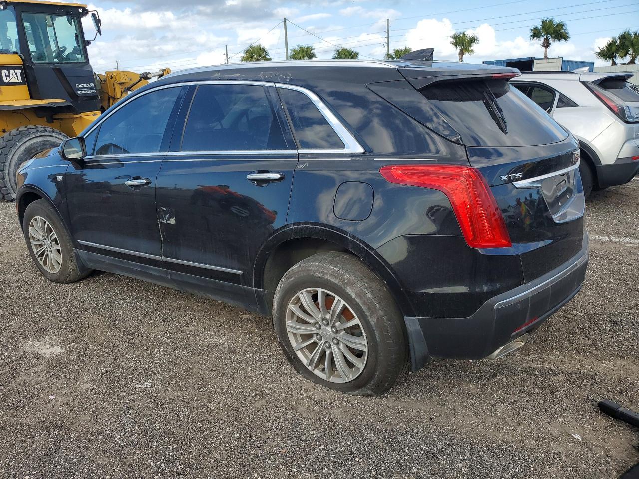 2017 Cadillac Xt5 VIN 1GYKNCRS7HZ130553 photo 2