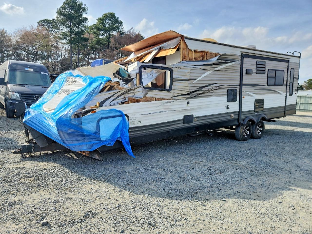 2018 JAYCO All models VIN 1UJBJ0BR0J1TN0158 photo 2